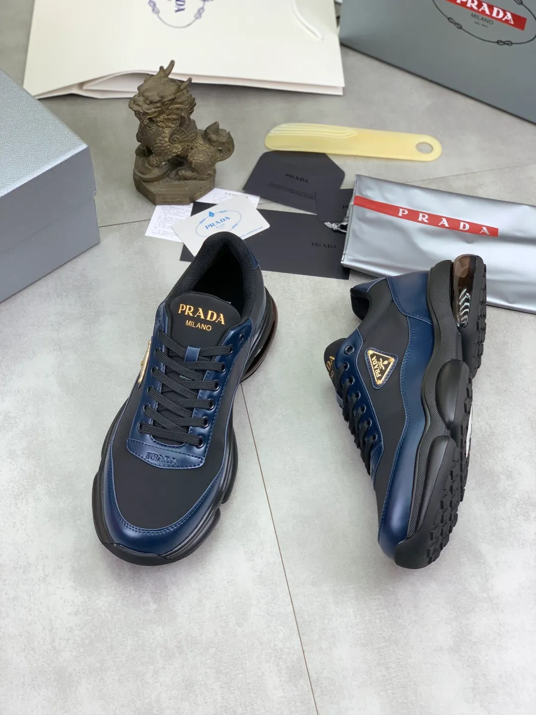 Men's men's shoes 💰P640 💰【New model】Top quality, new popular model on the official website, it will not go out of style for a hundred years, 🆘 The trendy brand (Prada) mainly promotes popular models, avant-garde and versatile fashionable men's shoes, private version molding, cowhide surface splicing 1:1 oil edge processing... fashionable and simple, original imported cowhide interior cowhide feet; the atmosphere and personality are more fashionable, eye-catching and pursuing class. It will subvert old ideas and be a must-have for fashionistas who want to spend time with you! Must keep it! High-end comfort, high-end quality workmanship. Size: 38-45 Various colors available. full package